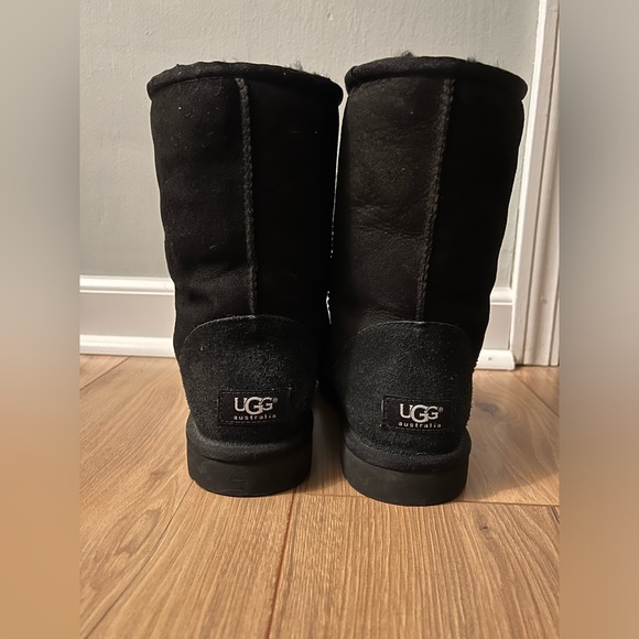 Ugg Women's Classic Short II - Picture 2 of 10
